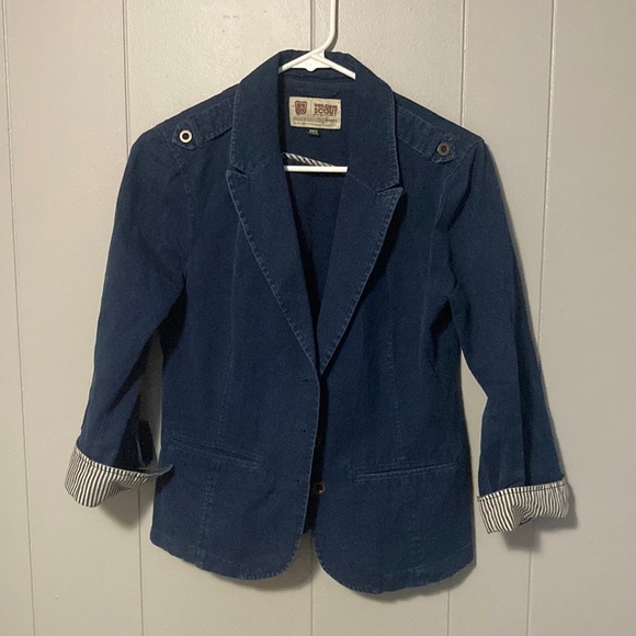 Volcom Blazer - Picture 1 of 5